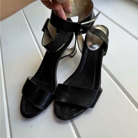MICHAEL Michael Kors - Black Leather Heels with Lucite Block Heel - Size 8 - Picture 2 of 3